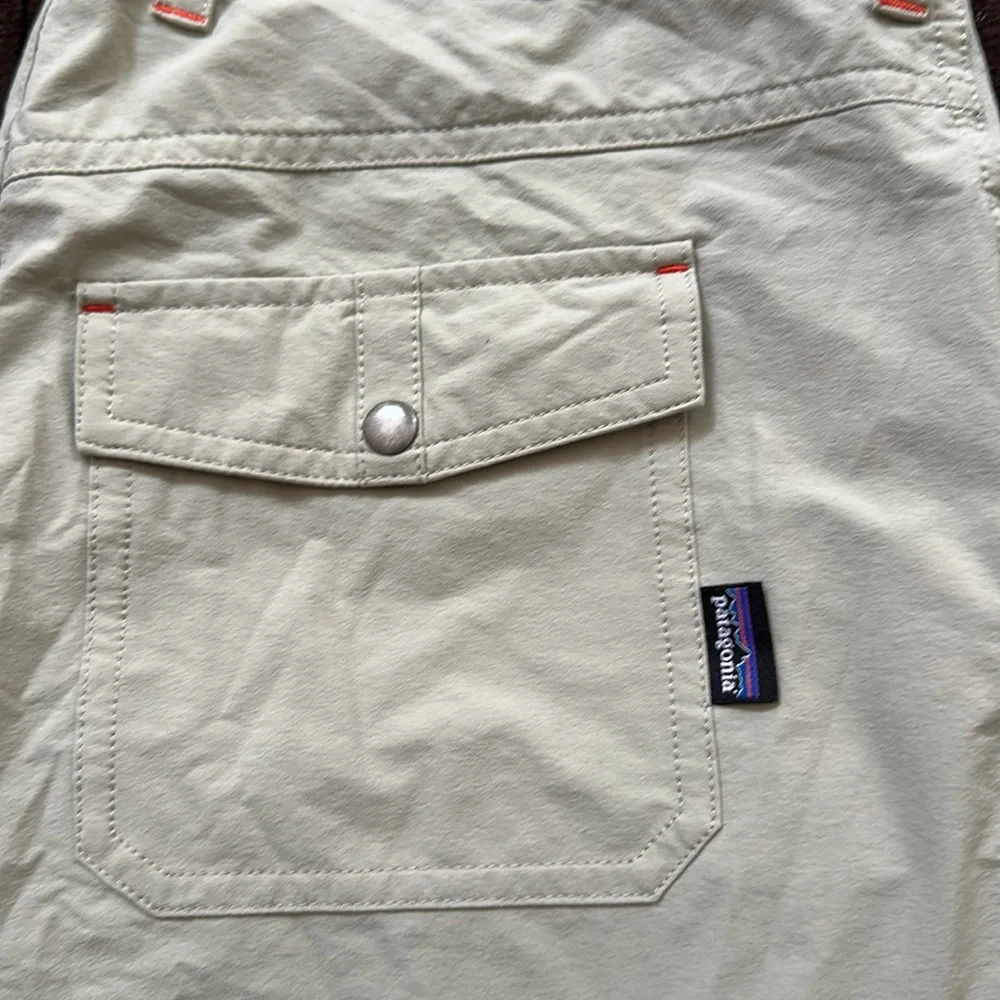 Patagonia Women’s Shorts 10 khaki - Picture 4 of 7